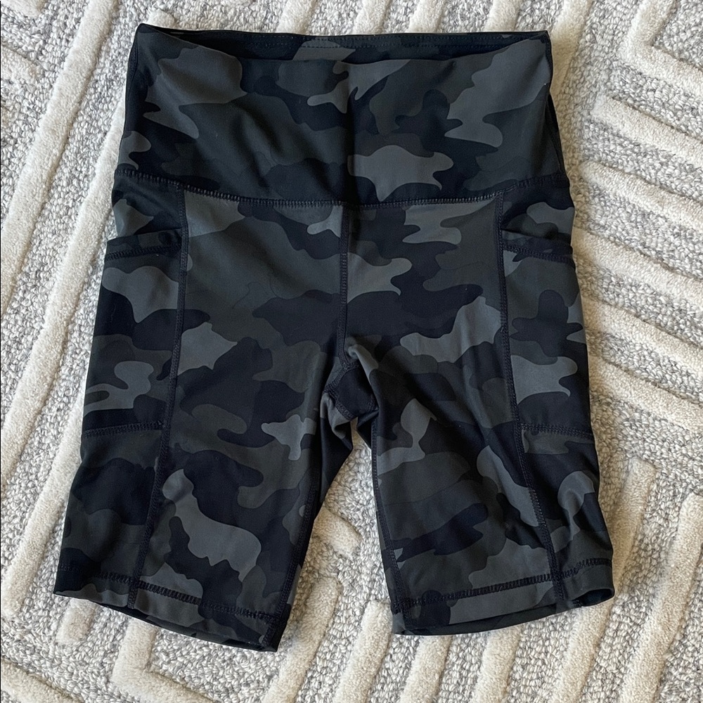 Yogalicious Lux camo shorts 9 inches